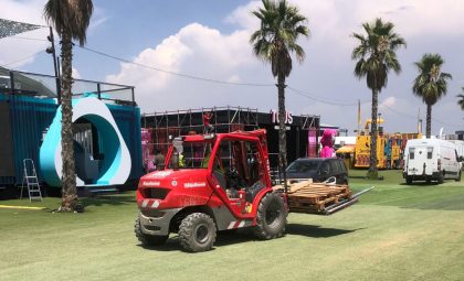 la importancia del alquiler de maquinaria para el montaje de festivales