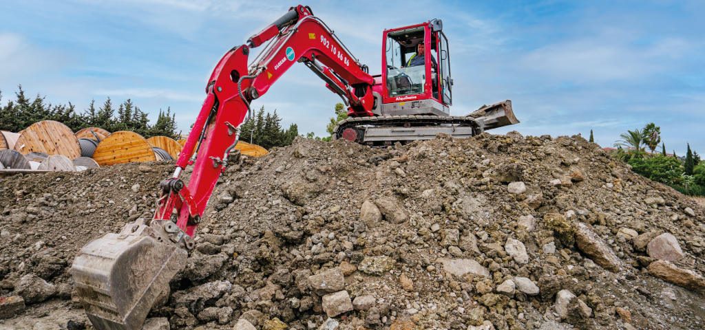 alquiler de maquinaria para movimientos de tierras LoxamHune