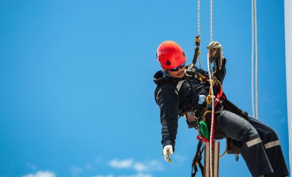 Diferencia entre formación para trabajos en altura sobre estructura y verticales