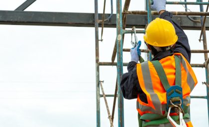 obrero construccion trabajos con más riesgo